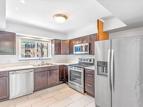3rd image of 1610 W Jarvis Ave #D2