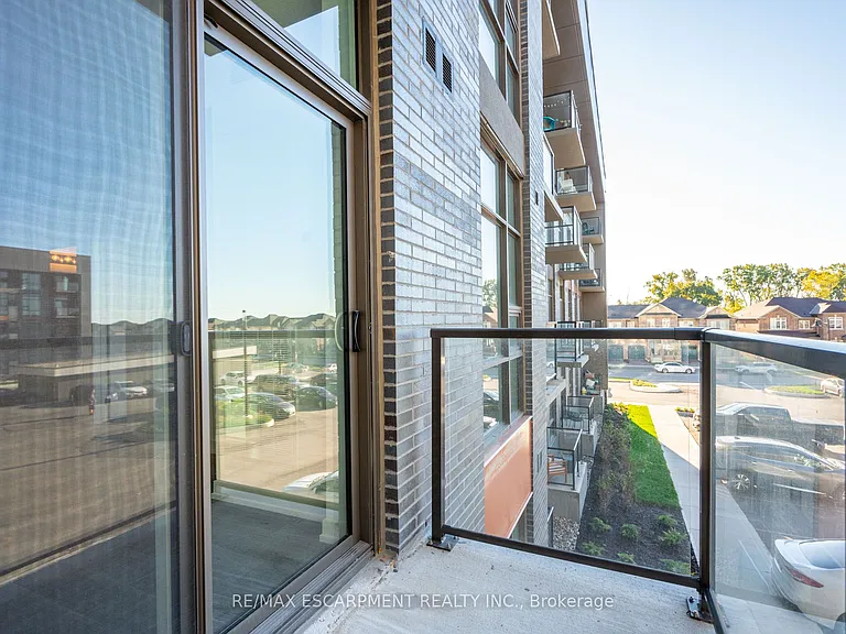 470 Dundas St E #225 — Photo 19