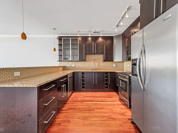 4th image of 825 N Hudson Ave Unit 3A