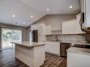 1603 Charleston Dr #B, New Richmond, WI 54017