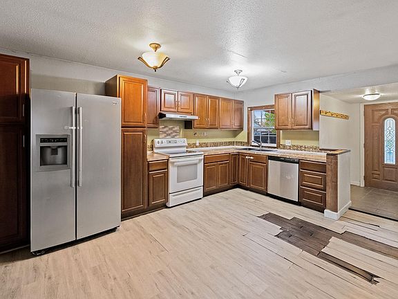 4th image of 1556 Noble St