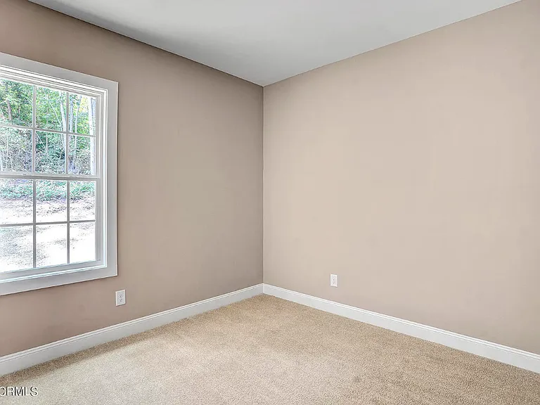 239 Ingle St — Photo 14