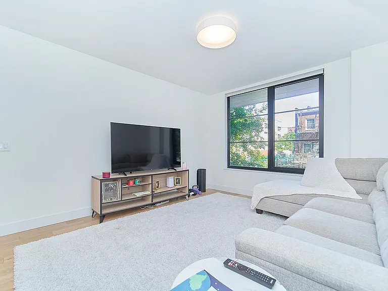 264 Webster Ave #201 — Photo 4