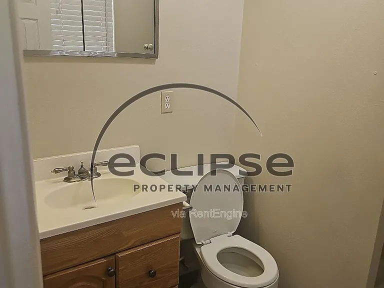 717 Lee Dr — Photo 8
