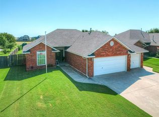 513 Morningside Dr, Yukon, OK 73099