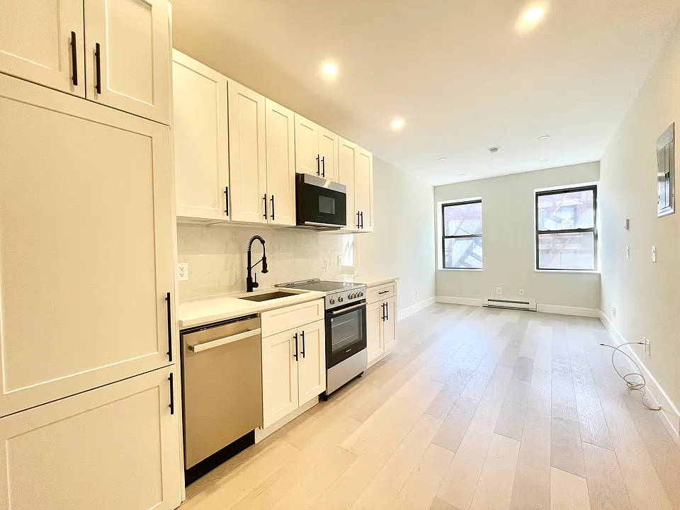 239 E 33rd St #5D