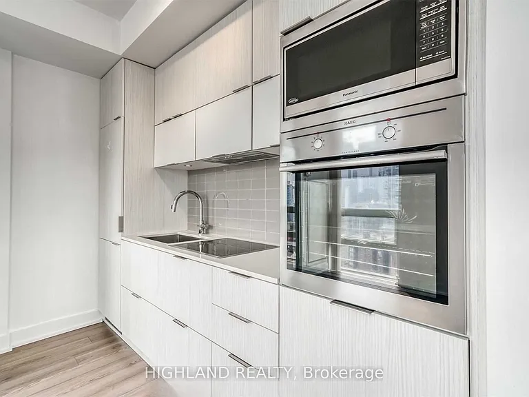 318 Richmond St W #1705 — Photo 9