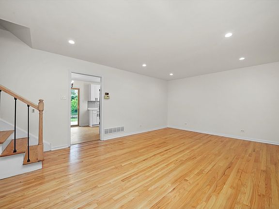 4th image of 656 Bryn Mawr Ave