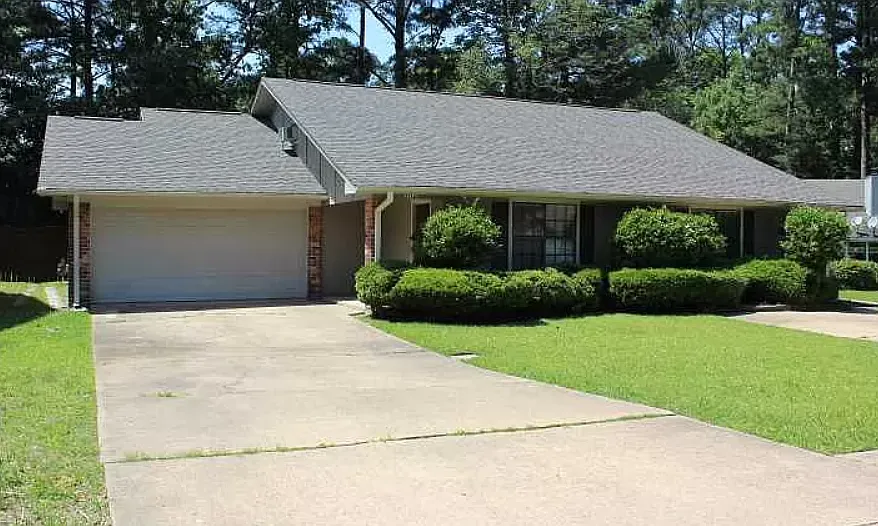 3 bed, 1171 sqft, $2,000 — Photo 1