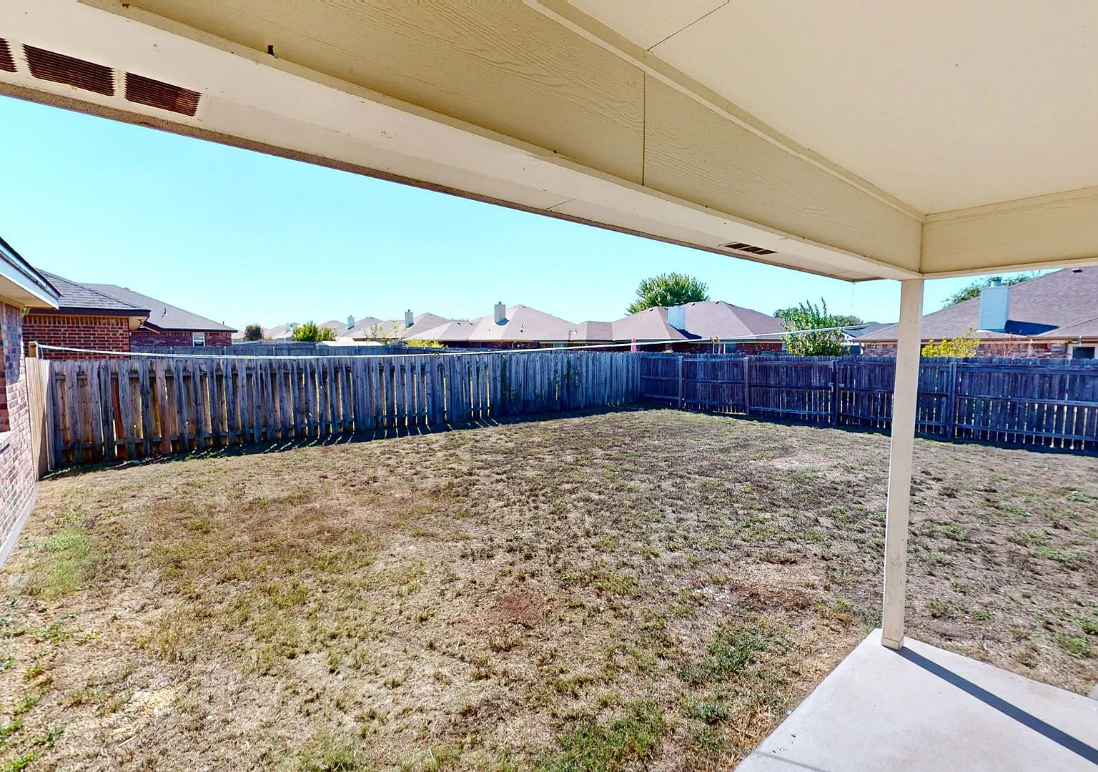 Gorgeous One Story 4 Bedroom By Fort Hood With All Tile Flooring — Photo 3
