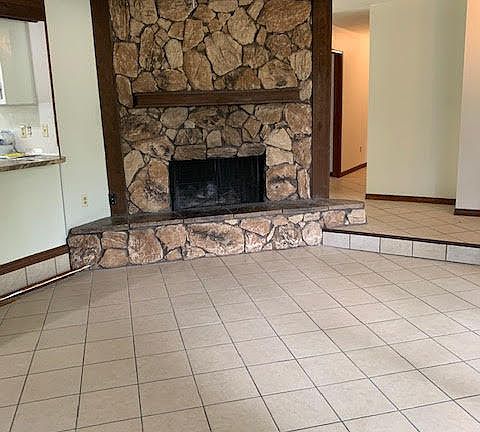 4th image of 3408 Queen Elizabeth Dr
