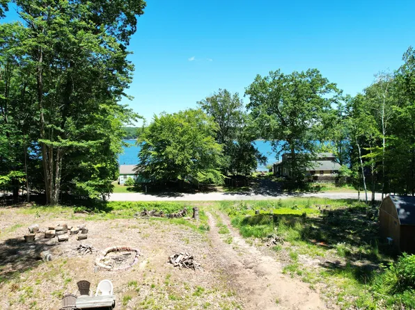 4209 E Townline Rd, Fountain, MI 49410