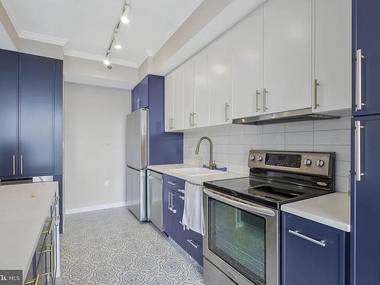 1211 S Eads St #1704 — Photo 8