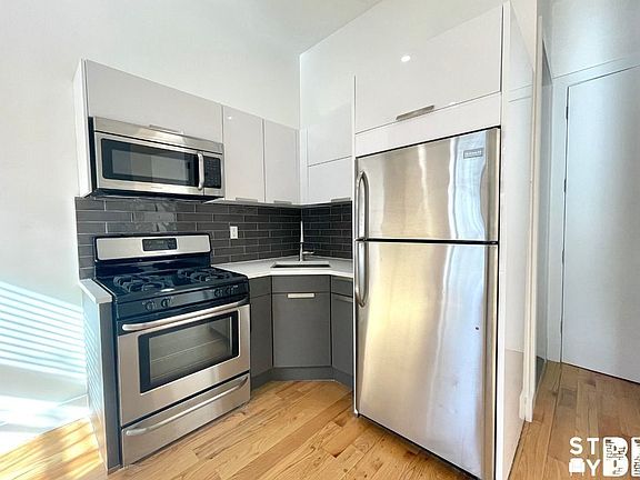 3rd image of 135 Hancock St #1B