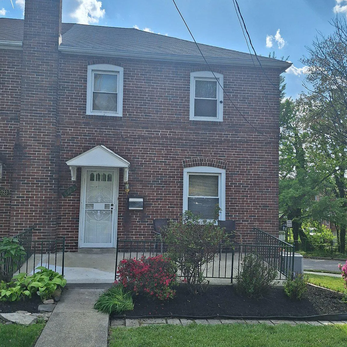 3 bed, 2.0 bath, 1600 sqft, $2,050 — Photo 2