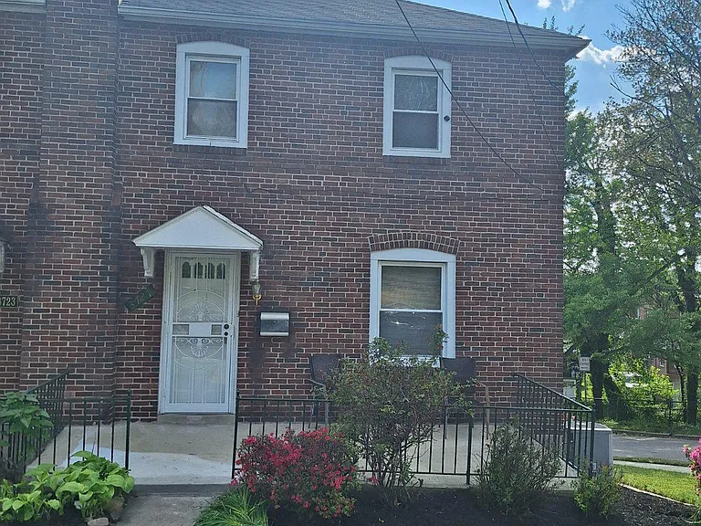 3721 Frankford Ave — Photo 2