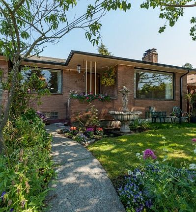 A lovely way to welcome your guests or to end your summer day sitting in the garden in the shade.