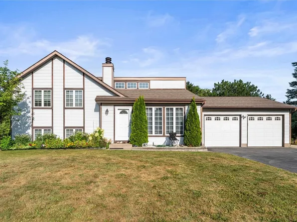 90 Wildherd Dr, Henrietta, NY 14467