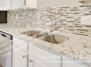 112 S Summit St #1, Red Oak, TX 75154