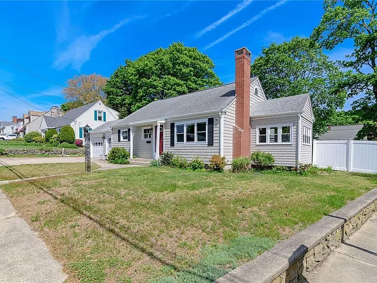 76 Crossland Rd — Photo 5