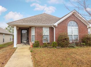 285 Village Dr, Calera, AL 35040