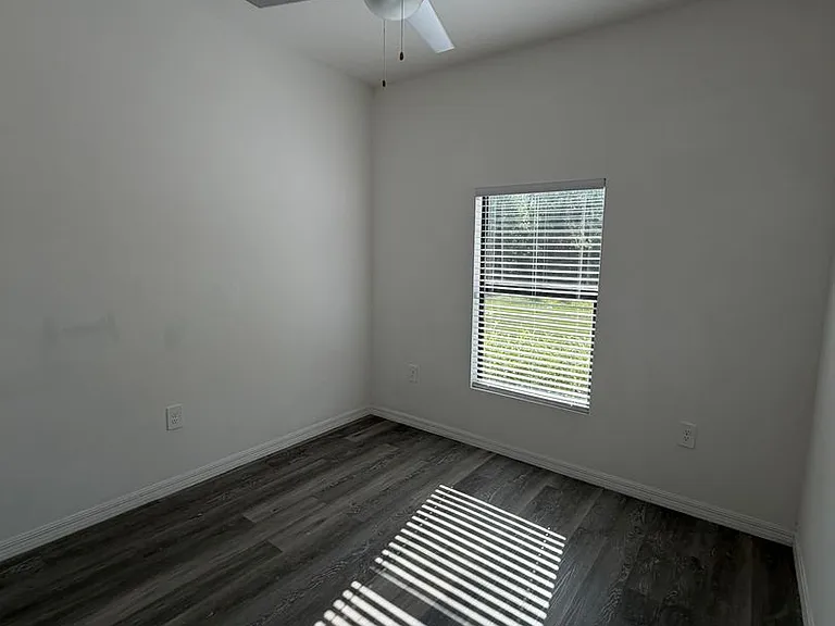 1095 Highlands Rd — Photo 2
