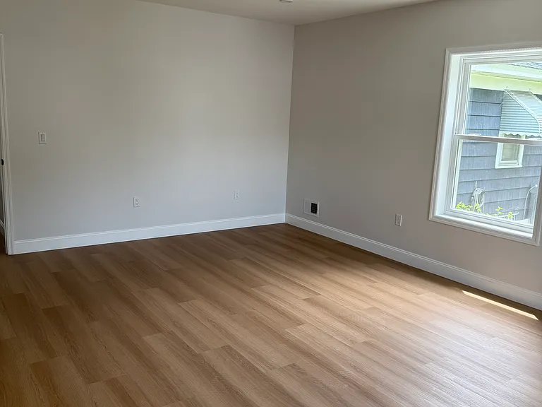 525 E Price St — Photo 17