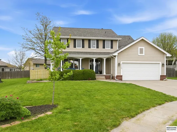 21750 Erin Cir, Gretna, NE 68028