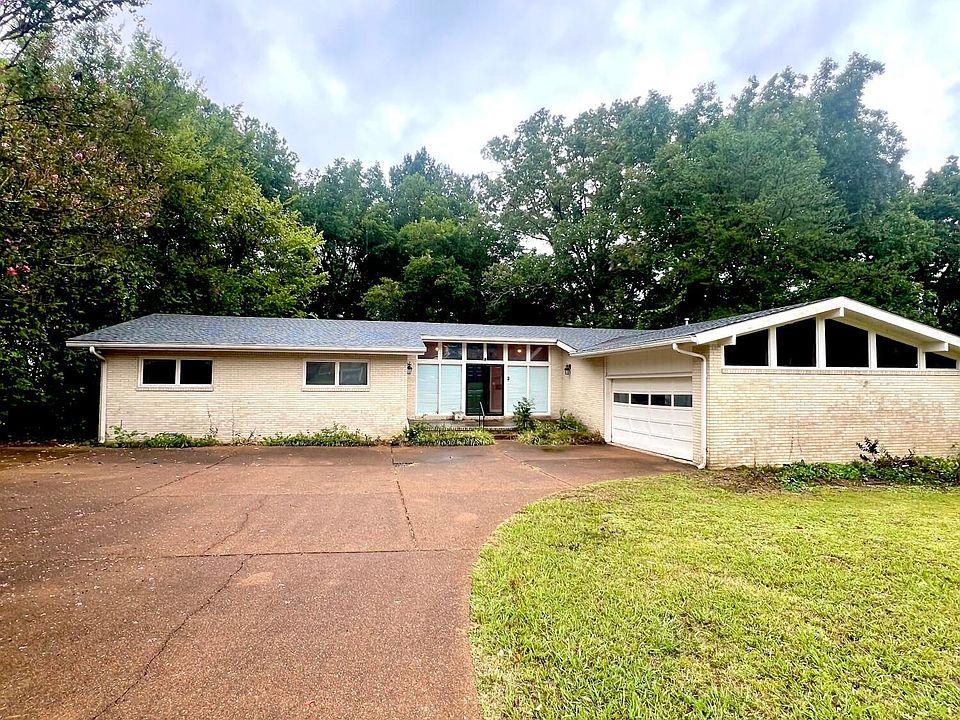 1st image of 64 Elmwood Dr