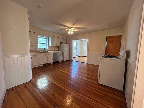 4th image of 6 Horton St Unit 2