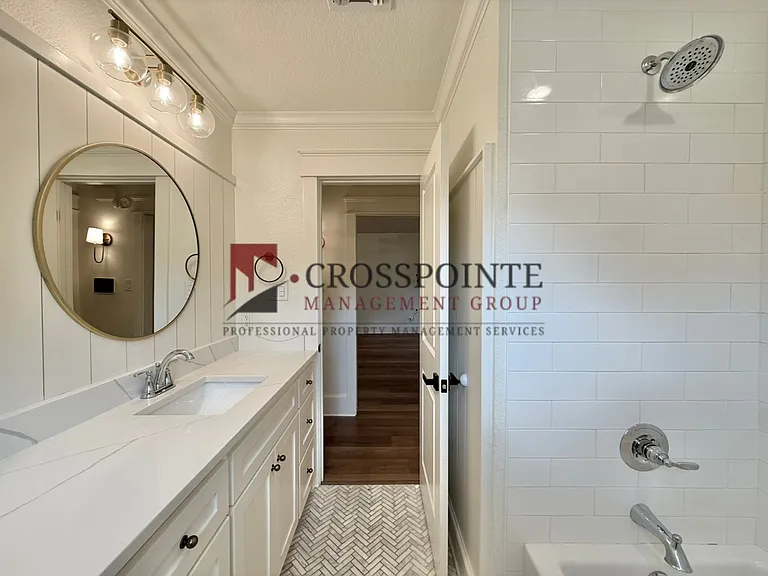 413 Dallas St — Photo 20