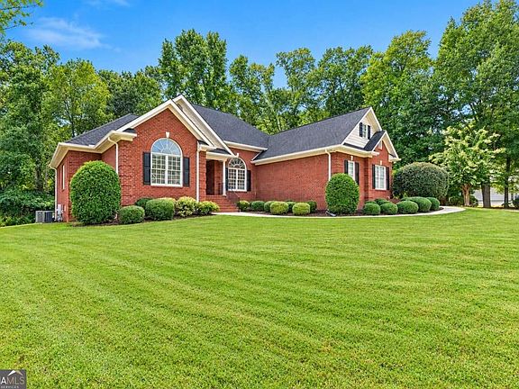 3rd image of 1050 Dials Plantation Dr