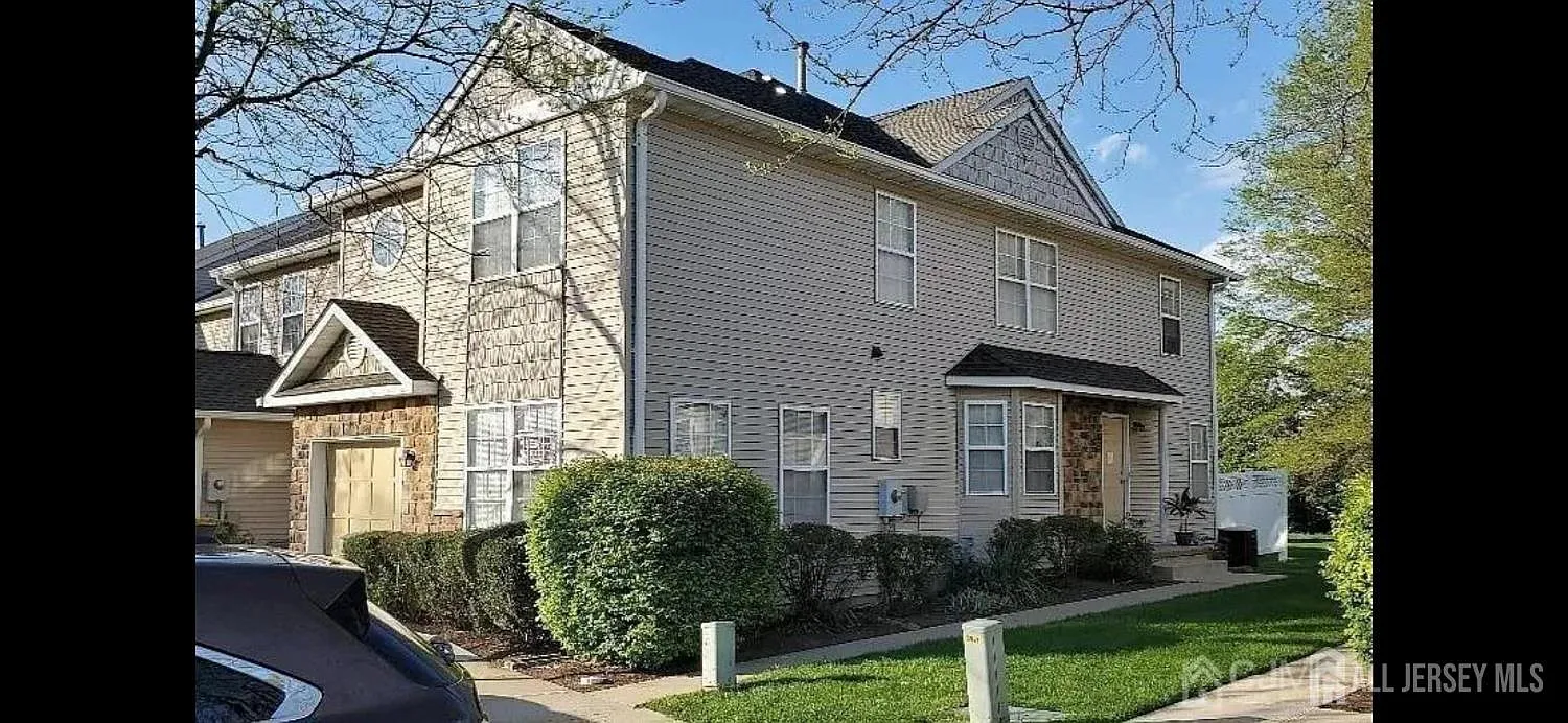 3 bed, 2.5 bath, 2000 sqft, $3,900 — Photo 1
