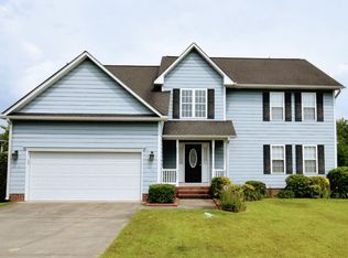 3903 Hunting Path Dr, Hope Mills, NC 28348