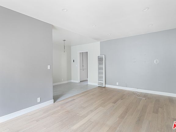 2nd image of 2615 2nd St #5