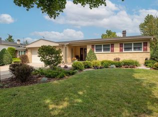 1822 E Cree Ln, Mount Prospect, IL