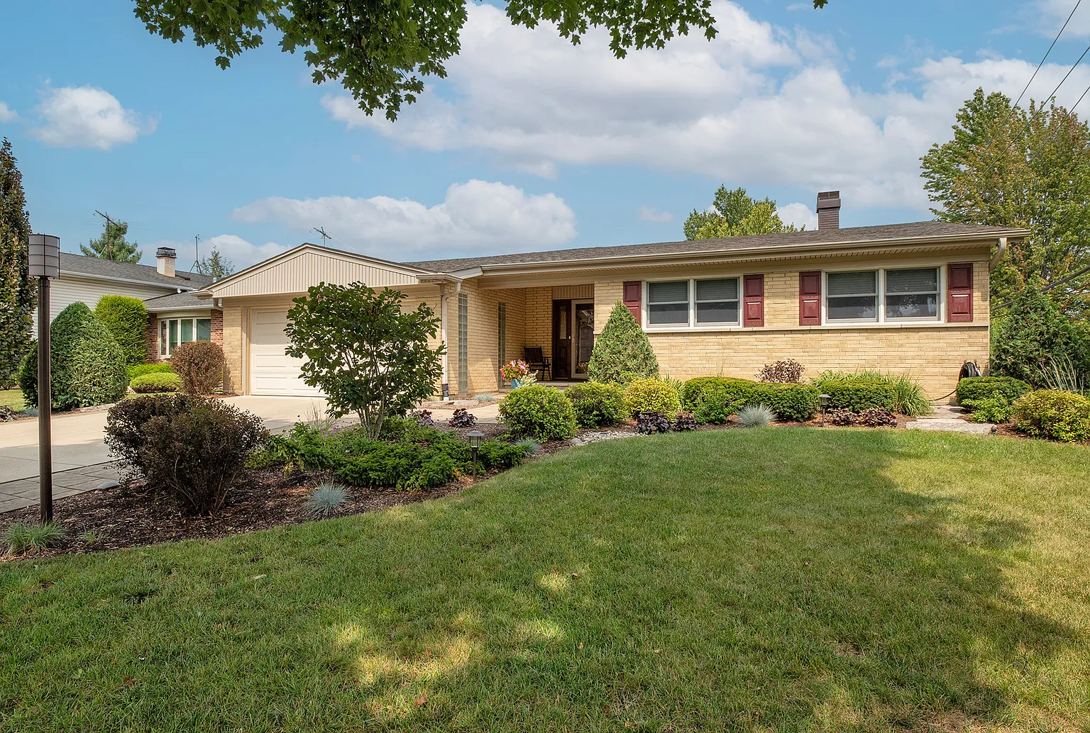 1822 E Cree Ln photo 1