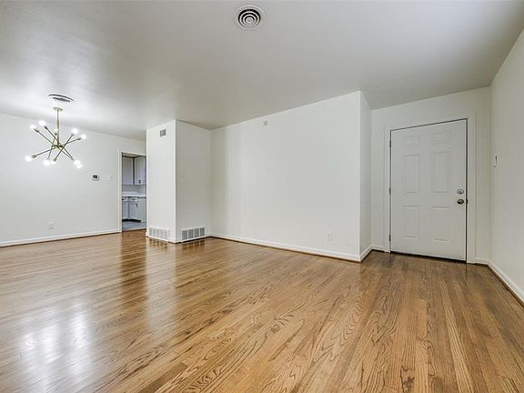 4th image of 2639 Woodmere Dr