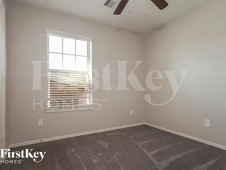 106 W Red Oak Ln — Photo 10