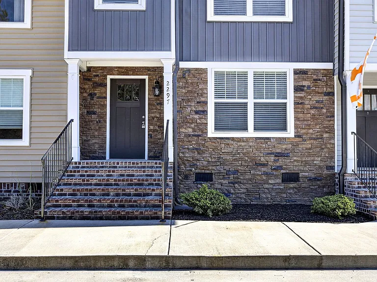 2297 Shady Ln NE — Photo 3