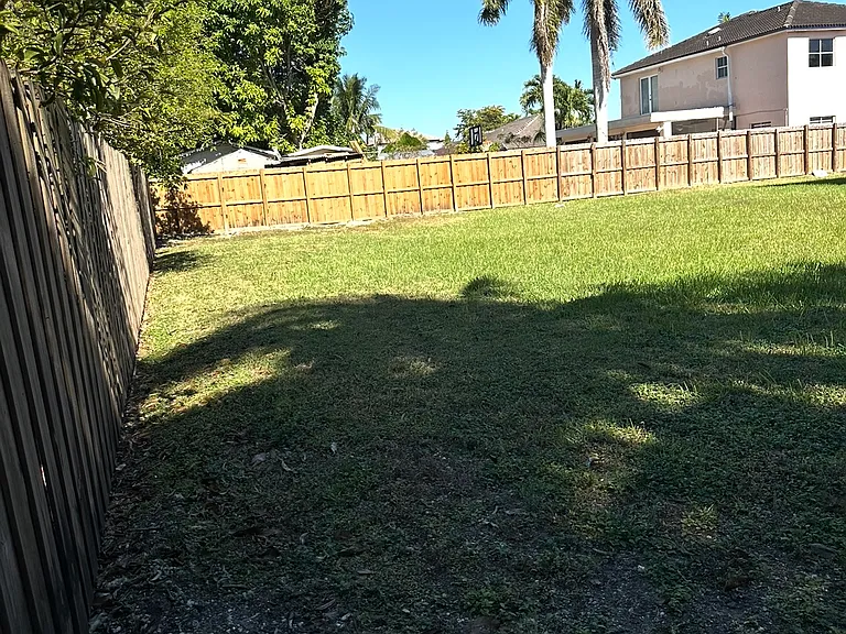 18124 SW 152nd Pl — Photo 3