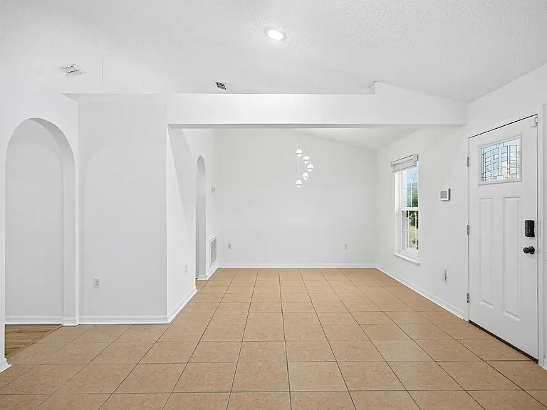 38 Bud Field Dr — Photo 5