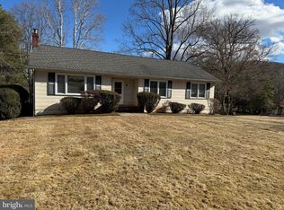 217 Sidney Rd, Pittstown, NJ 08867