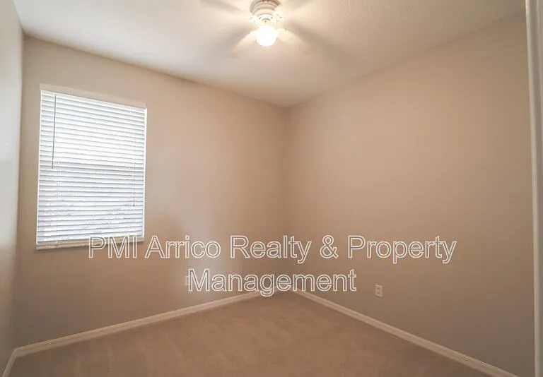 622 Breezeway Ct — Photo 14