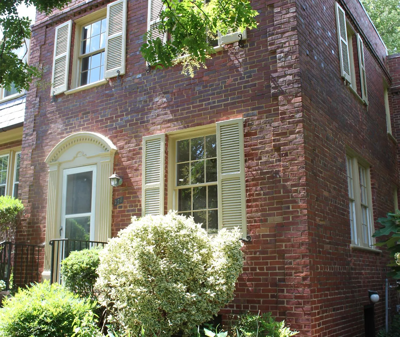 1030 S Barton St — Photo 3