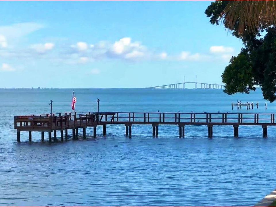 Community fishing pier