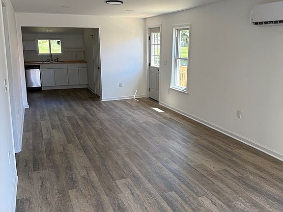 5th image of 606 W Oldtown St
