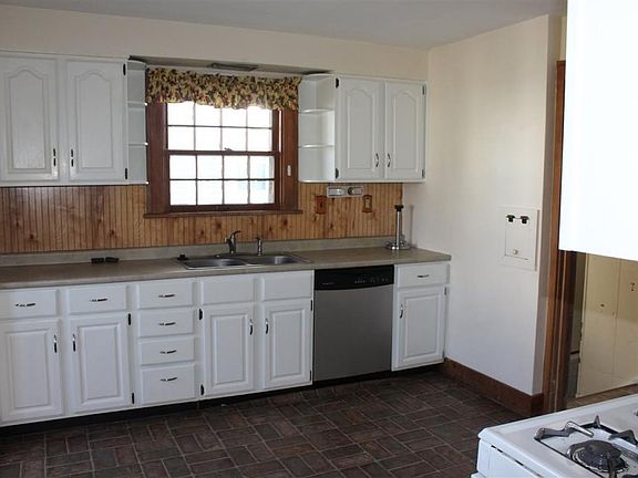 3rd image of 821 E Woodside St