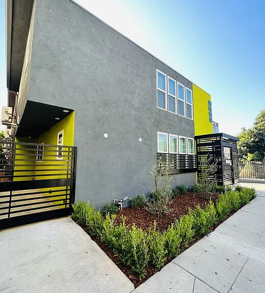 6244 De Longpre Ave #14 — Photo 3