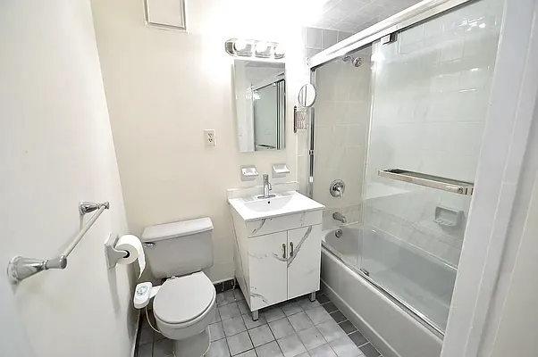 Rented by E Realty International Corp | media 9